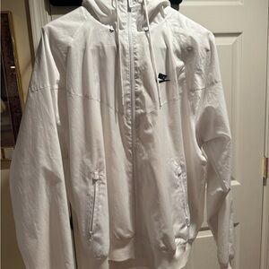 Nike White Windbreaker Jacket Lightweight and Stylish